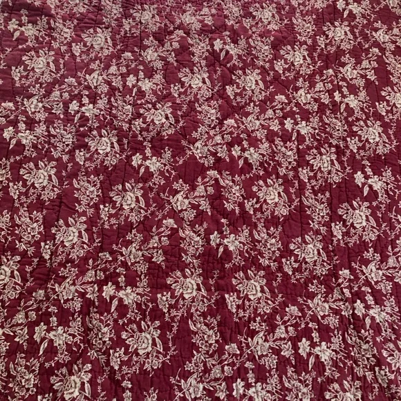 EUC Burgundy Floral Design Quilt - Throw - Reversible with Channel Stitching - Picture 4 of 14
